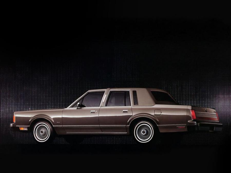  Lincoln Town Car 1985 года  (фото 3 из 16)